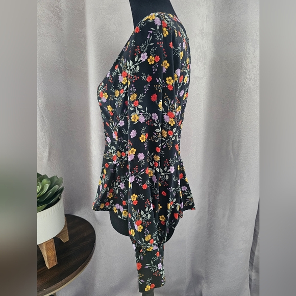 Astr The Label Black & Floral Bishop Sleeve Blouse, Size small - Picture 5 of 9
